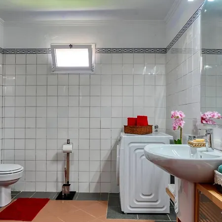 Os Ferreirinhos, A In Madeira