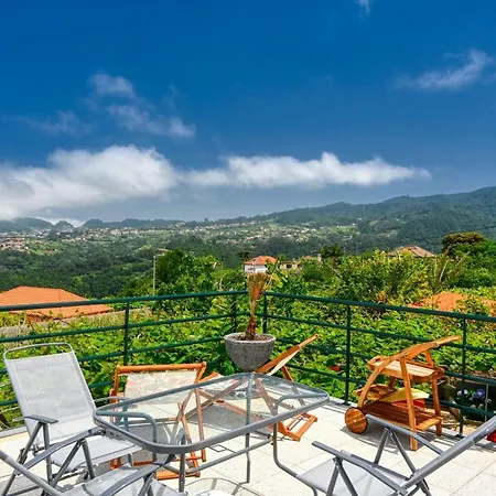 Os Ferreirinhos, A In Madeira