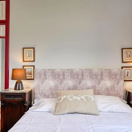 Os Ferreirinhos, A In Madeira