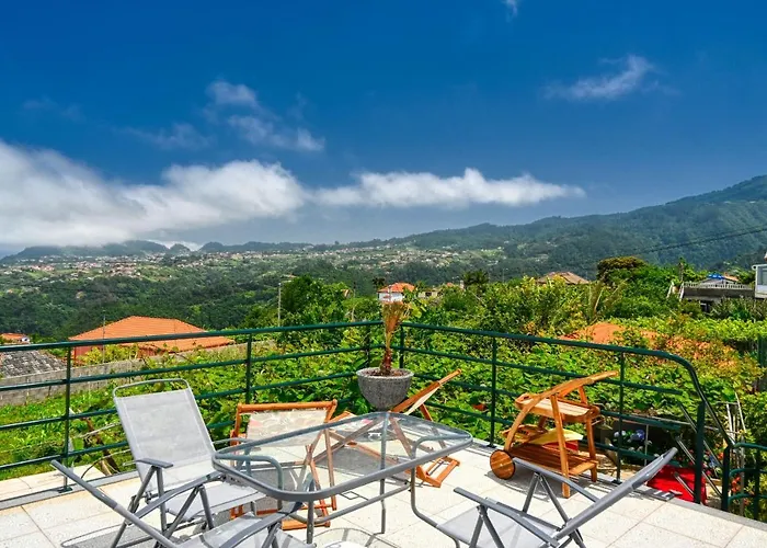 Os Ferreirinhos, A In Madeira