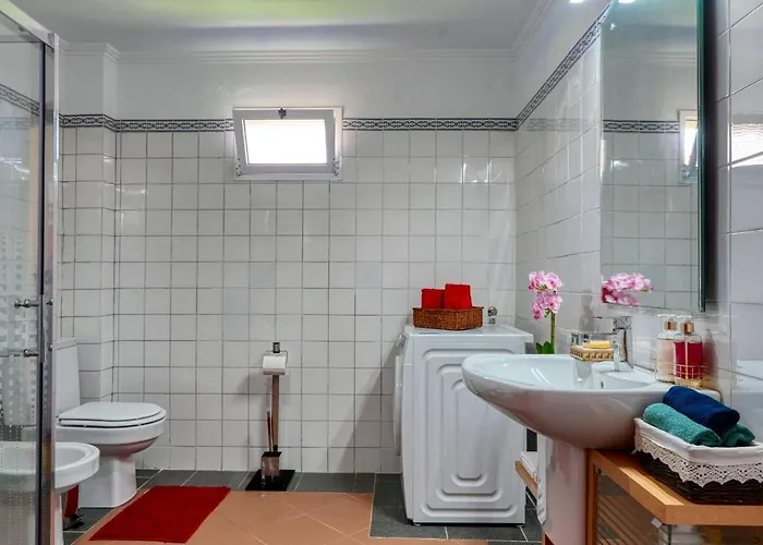 Os Ferreirinhos, A In Madeira