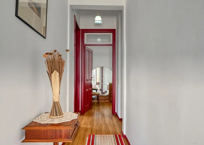 Os Ferreirinhos, A In Madeira